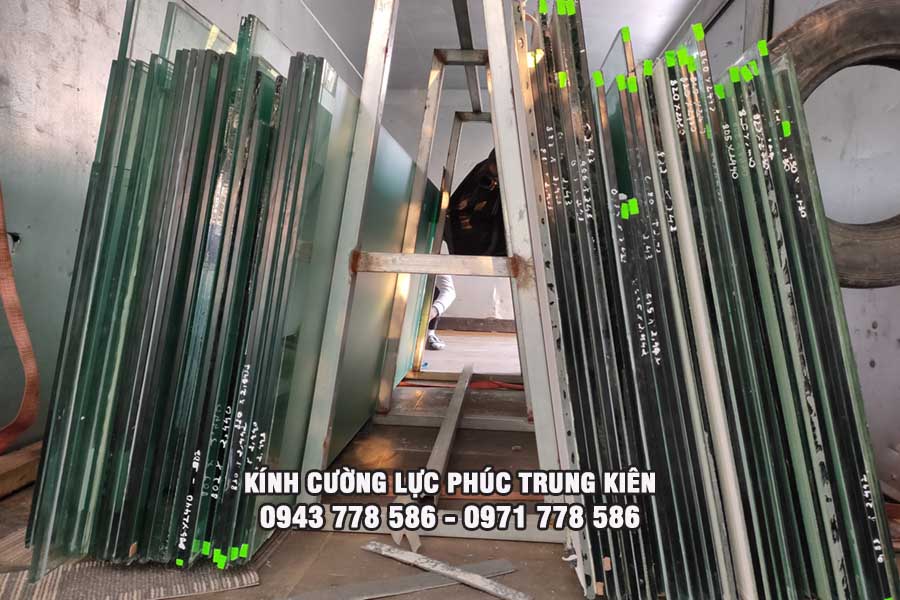 kính cường lực cong